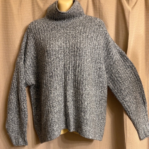 Share  American Eagle Boxing Crop Sweater Women's XS - Picture 1 of 7
